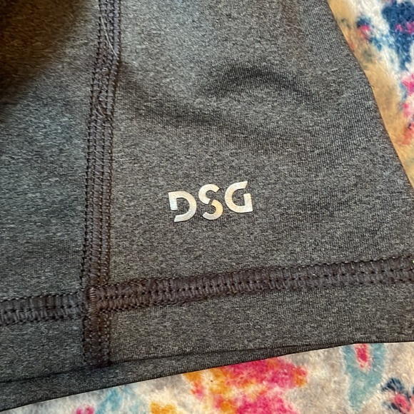 Dick Sporting Goods Boys grey running shirt - Picture 2 of 3